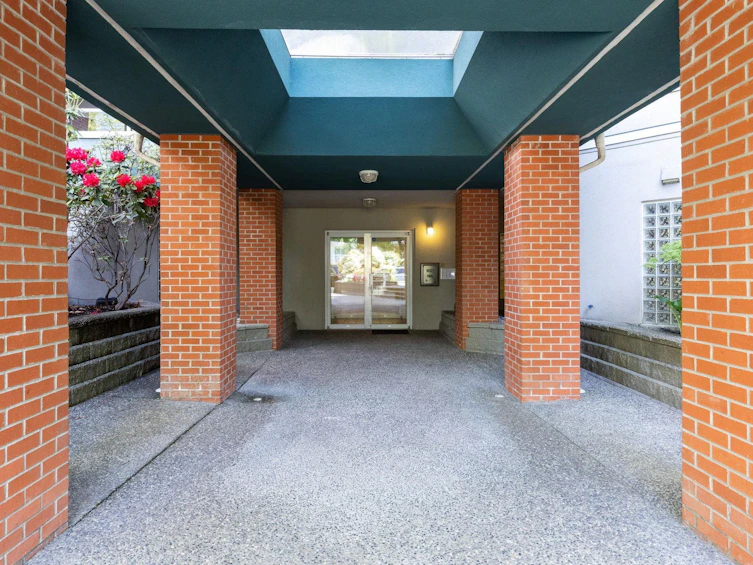 401-128 W 8th Street, North Vancouver, BC, V7M 3M1 - 28
