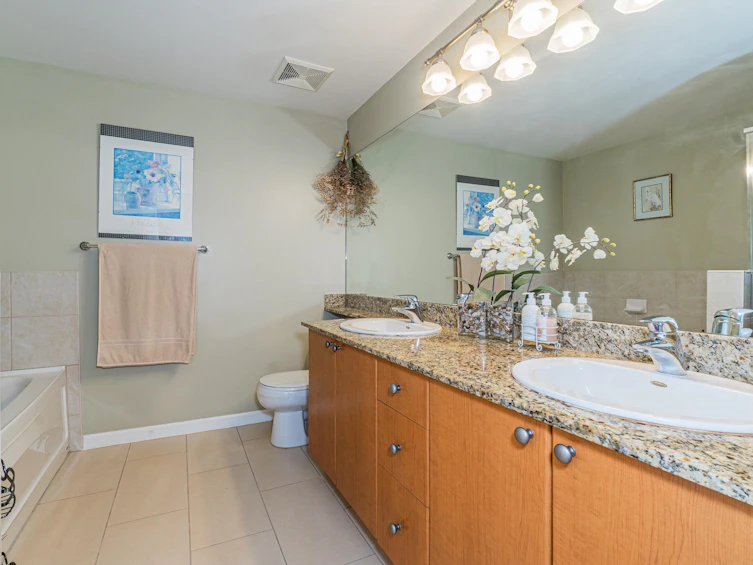 1202-15 E Royal Avenue, New Westminster, BC, V3L 0A9 - 13