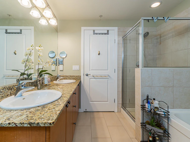 1202-15 E Royal Avenue, New Westminster, BC, V3L 0A9 - 15