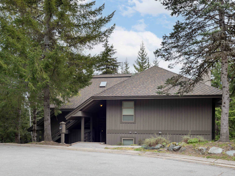 101-3050 Hillcrest Drive, Whistler, BC, V8E 0T8 - 2