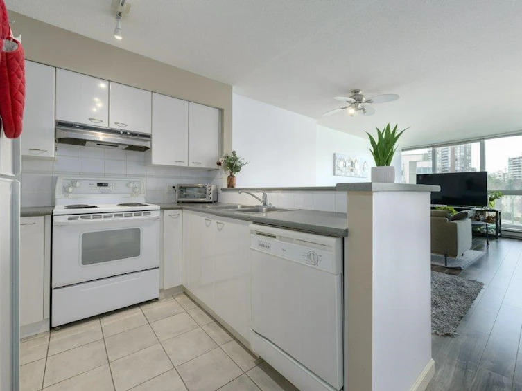 303-6088 Willingdon Avenue, Burnaby, BC, V5H 4V2 - 9