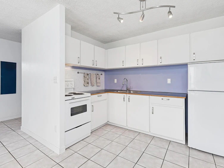 304-145 St. Georges Avenue, North Vancouver, BC, V7L 3G8 - 11