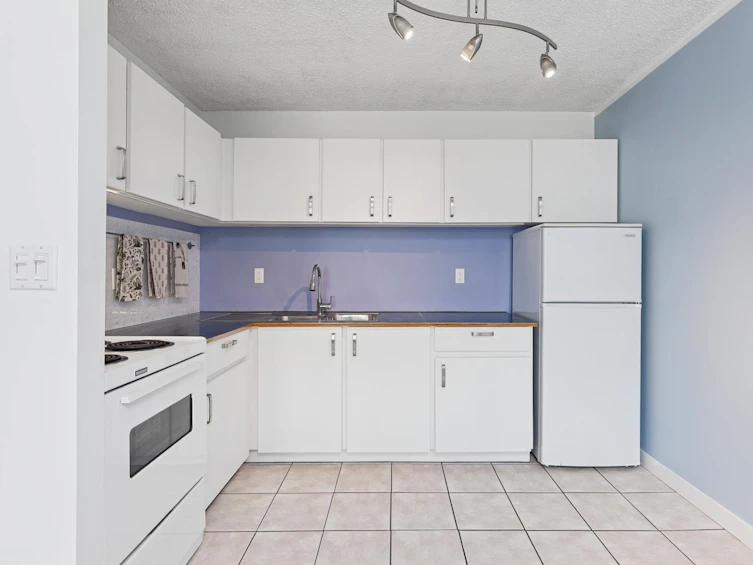304-145 St. Georges Avenue, North Vancouver, BC, V7L 3G8 - 9