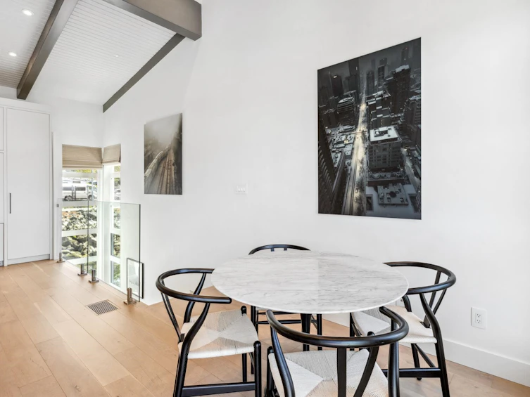 16-415 W Esplanade, North Vancouver, BC, V7M 1A6 - 16