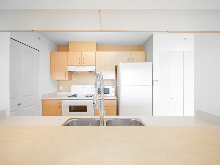 1106-3588 Crowley Drive, Vancouver, BC, V5R 6H3 - 5