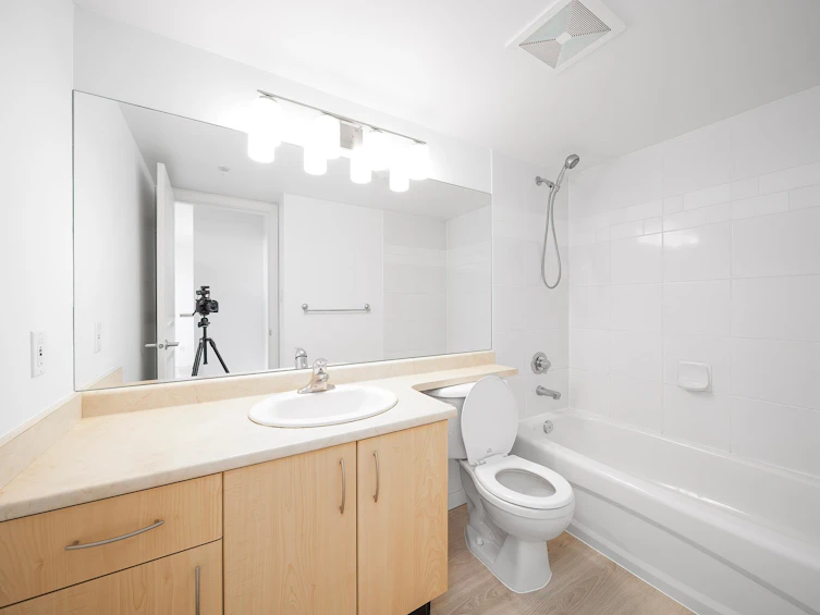 1106-3588 Crowley Drive, Vancouver, BC, V5R 6H3 - 9