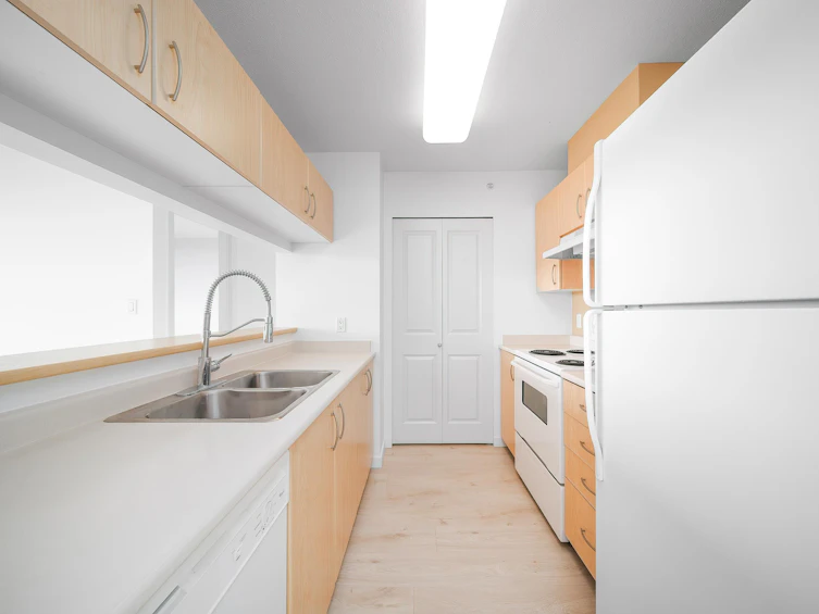 1106-3588 Crowley Drive, Vancouver, BC, V5R 6H3 - 7