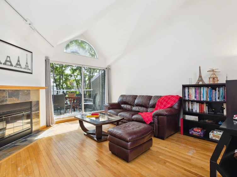 2318 Quayside Court, Vancouver, BC, V5P 4W2 - 2
