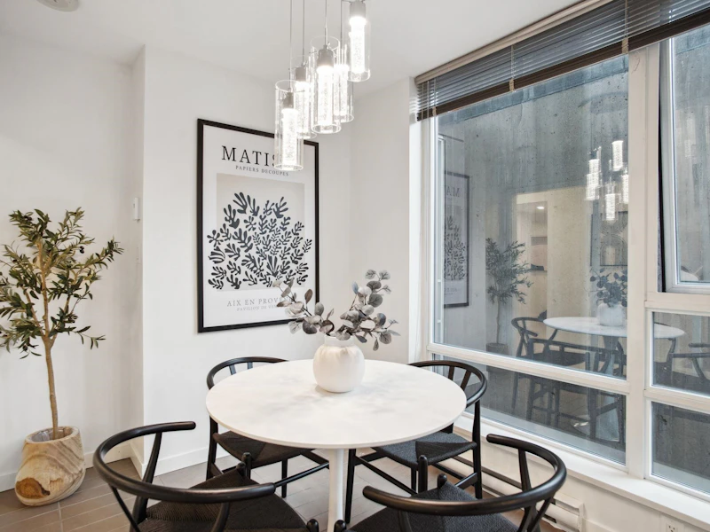 603 - 233 Robson Street, Vancouver BC V6B 0E8