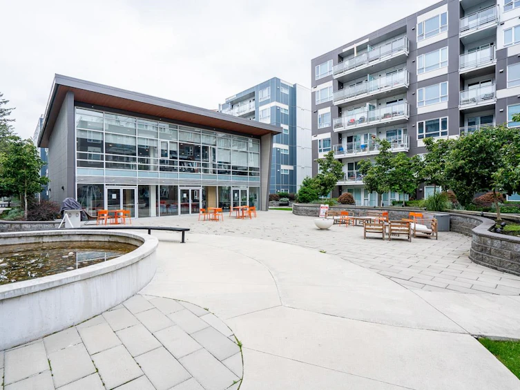 421-13963 105 Boulevard, Surrey, BC, V3T 0M9