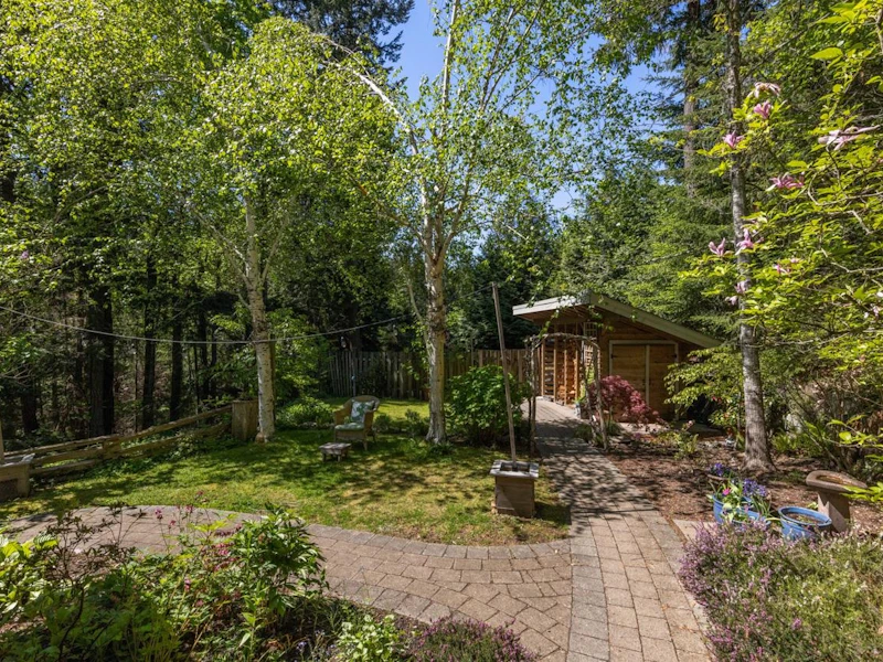576 Cates Hill Road, Bowen Island BC V0N 1G2