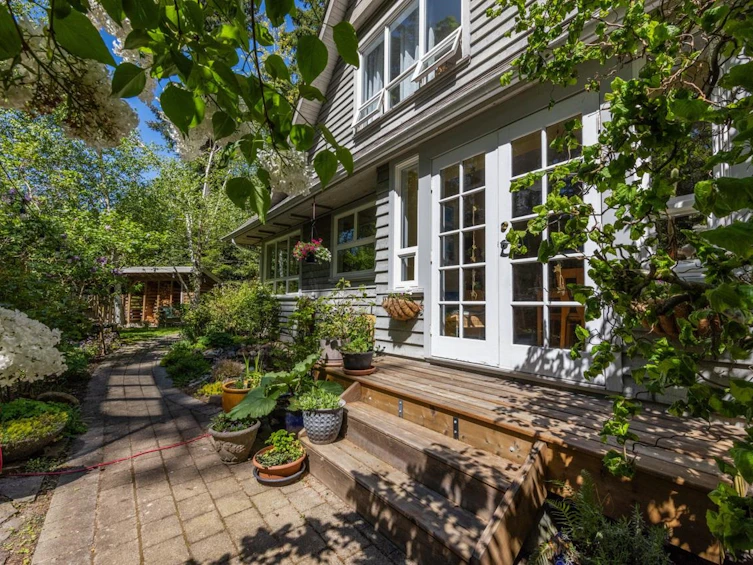 576 Cates Hill Road, Bowen Island, BC, V0N 1G2 - 36