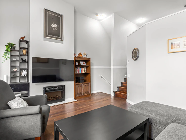 827 Agnes Street, New Westminster, BC, V3M 1H3 - 5