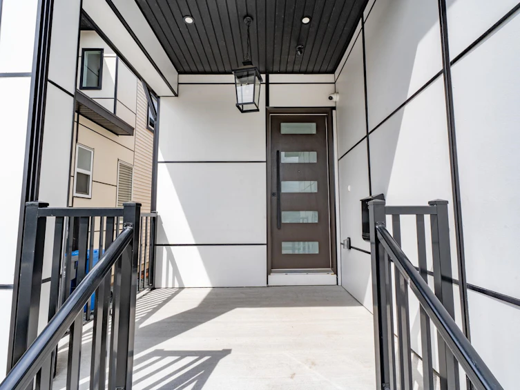 32729 Marshall Road, Abbotsford, BC, V2S 1J6 - 2