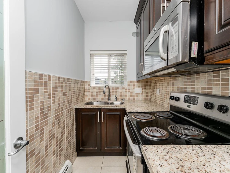 16785 58b Avenue, Surrey, BC, V3S 2K3 - 13