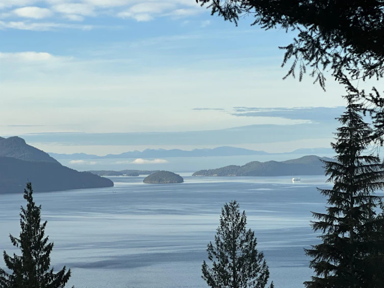 225 Mountain Drive, West Vancouver, BC, V0N 2E0 - 2