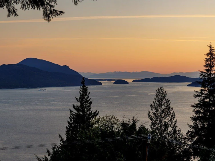 225 Mountain Drive, West Vancouver, BC, V0N 2E0 - 3