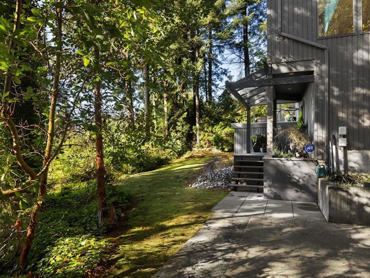 225 Mountain Drive, West Vancouver, BC, V0N 2E0 - 5