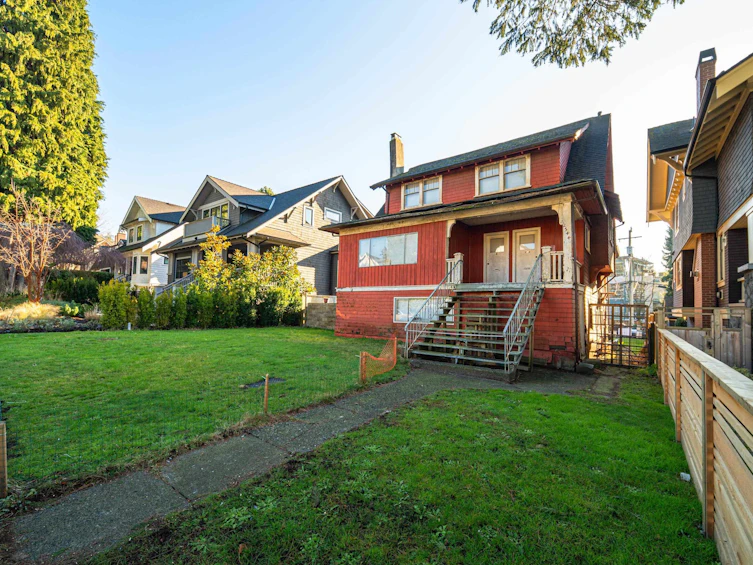 2544 W 3rd Avenue, Vancouver, BC, V6K 1M1