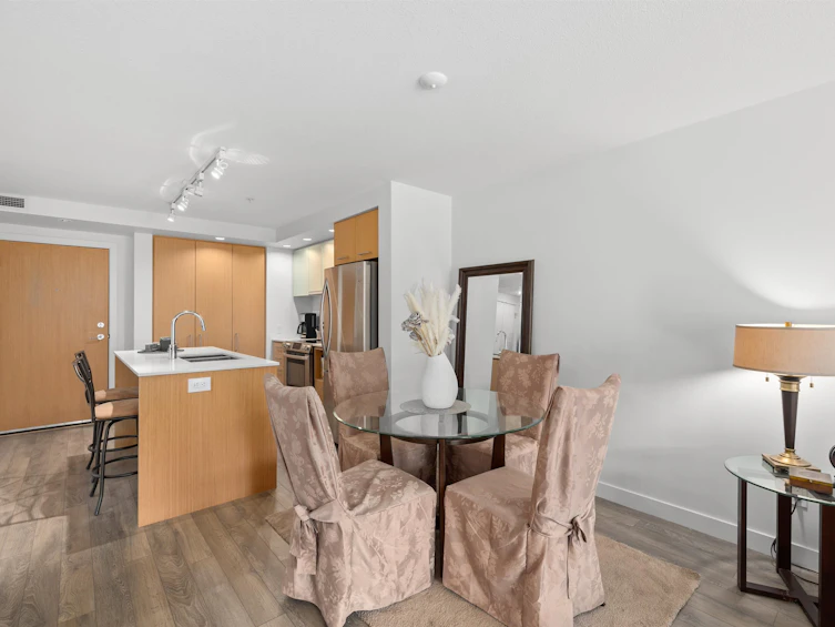 213-221 E 3rd Street, North Vancouver, BC, V7L 0C1 - 7