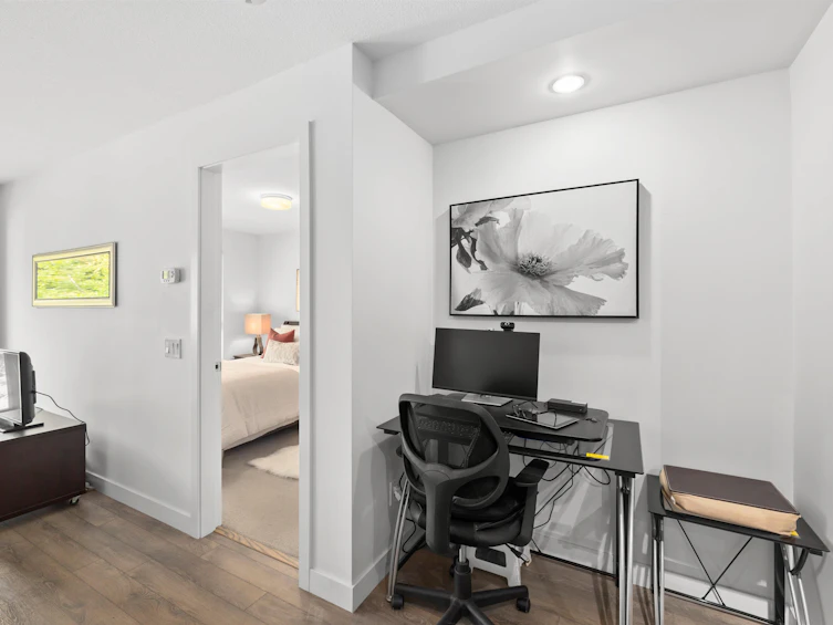 213-221 E 3rd Street, North Vancouver, BC, V7L 0C1 - 12