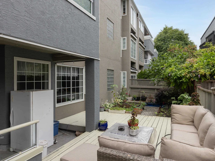 110-125 W 18th Street, North Vancouver, BC, V7M 1W5 - 2