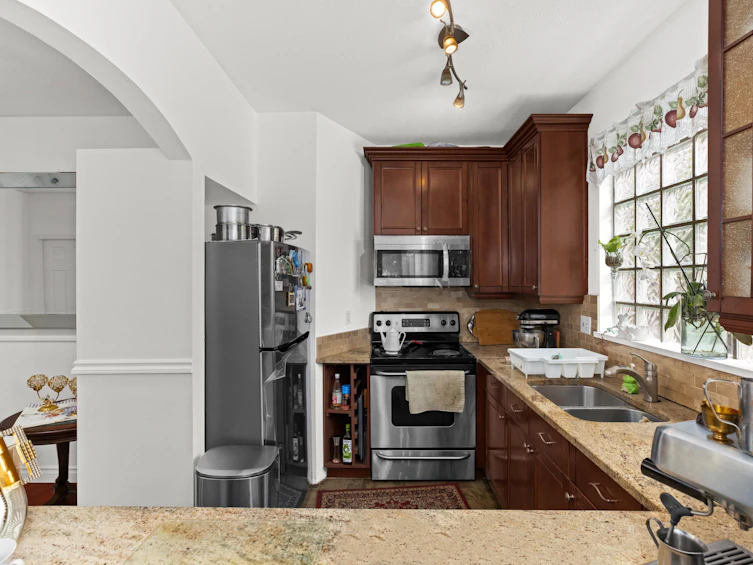 110-125 W 18th Street, North Vancouver, BC, V7M 1W5 - 7