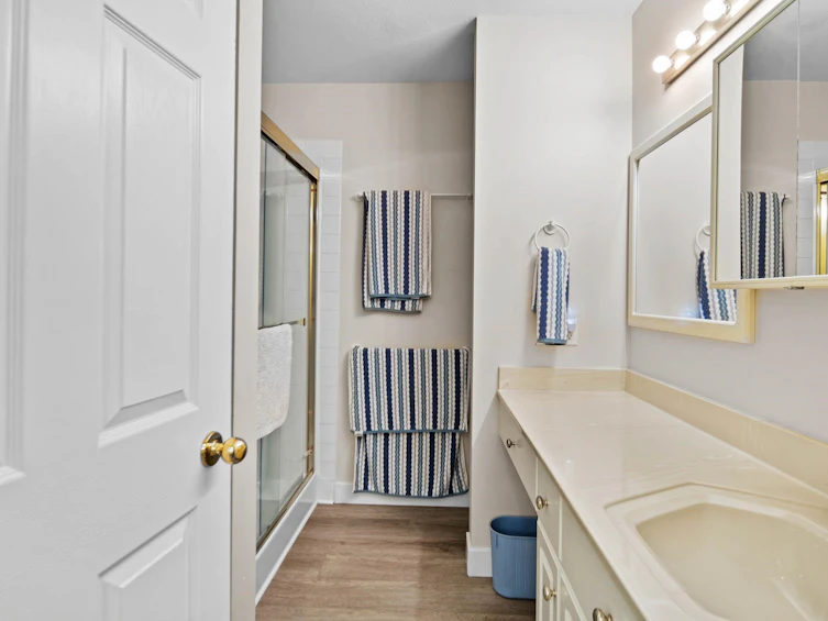 403-410 Esplanade Avenue, Harrison Hot Springs, BC, V0M 1K0 - 17