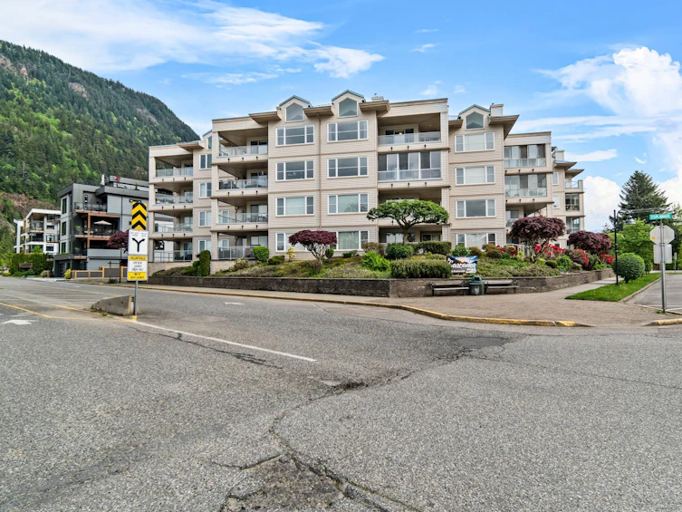 403-410 Esplanade Avenue, Harrison Hot Springs, BC, V0M 1K0 - 2