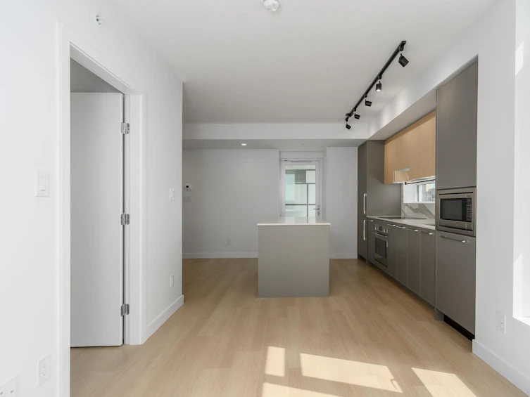 1210-13725 George Junction, Surrey, BC, V3T 4Y3 - 11