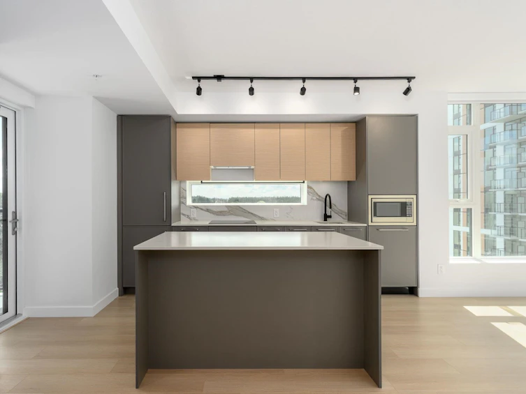 1210-13725 George Junction, Surrey, BC, V3T 4Y3 - 4