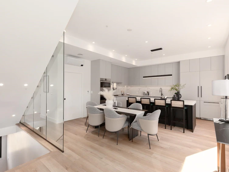 203-239 E 16th Avenue, Vancouver, BC, V5T 2T5 - 2