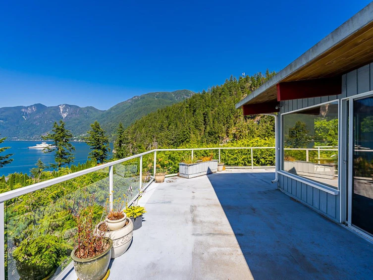 6935 Hycroft Road, West Vancouver, BC, V7W 2K6 - 2