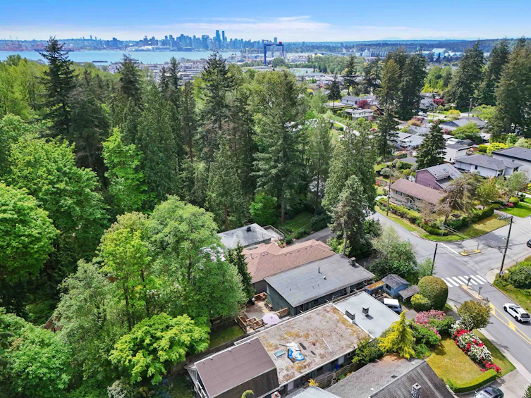 1964 Fell Avenue, North Vancouver, BC, V7P 2K6 - 34