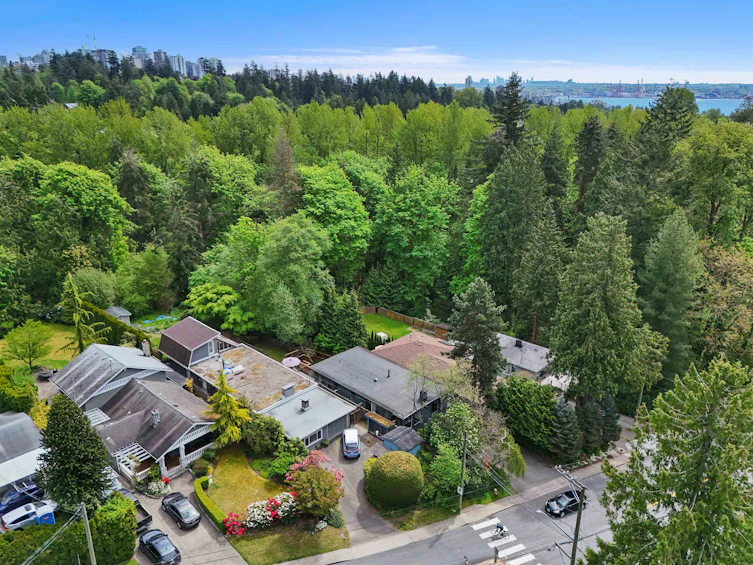 1964 Fell Avenue, North Vancouver, BC, V7P 2K6 - 33