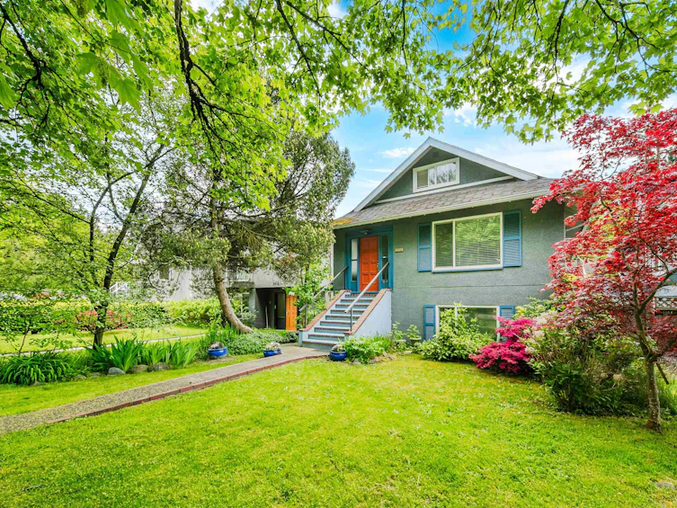 2820 W 11th Avenue, Vancouver, BC, V6K 2M1 - 2