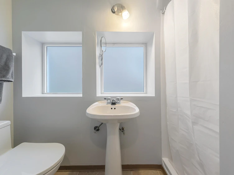 2820 W 11th Avenue, Vancouver, BC, V6K 2M1 - 22