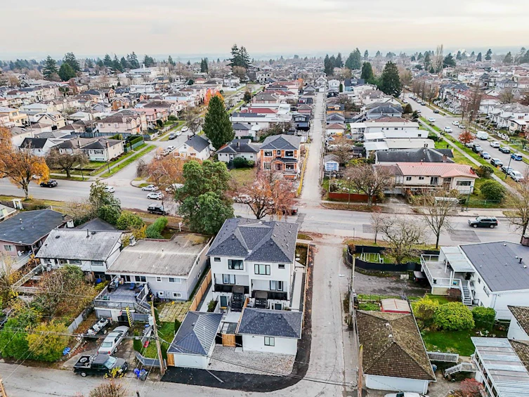 2329 E 49th Avenue, Vancouver, BC, V5S 1J3 - 36