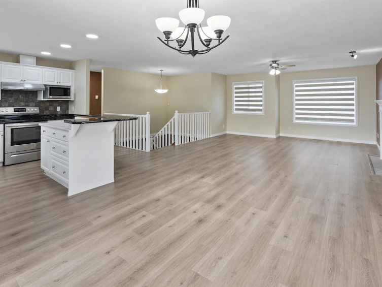 9095 Sunset Drive, Chilliwack, BC, V2P 3X8 - 9