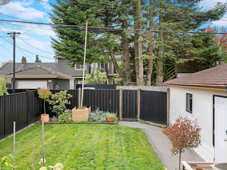 2590 Adanac Street, Vancouver, BC, V5K 2M5 - 32