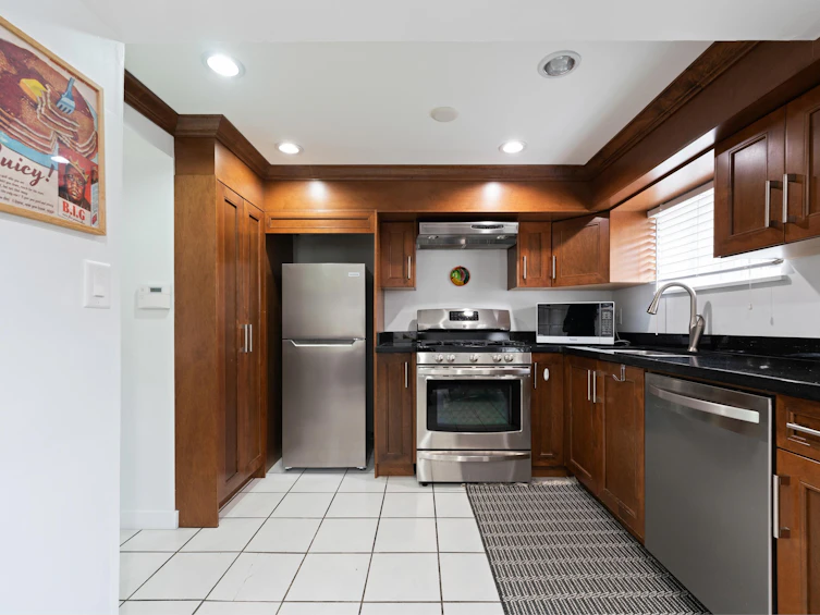 2590 Adanac Street, Vancouver, BC, V5K 2M5 - 28