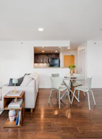 1303 120 Milross Avenue
