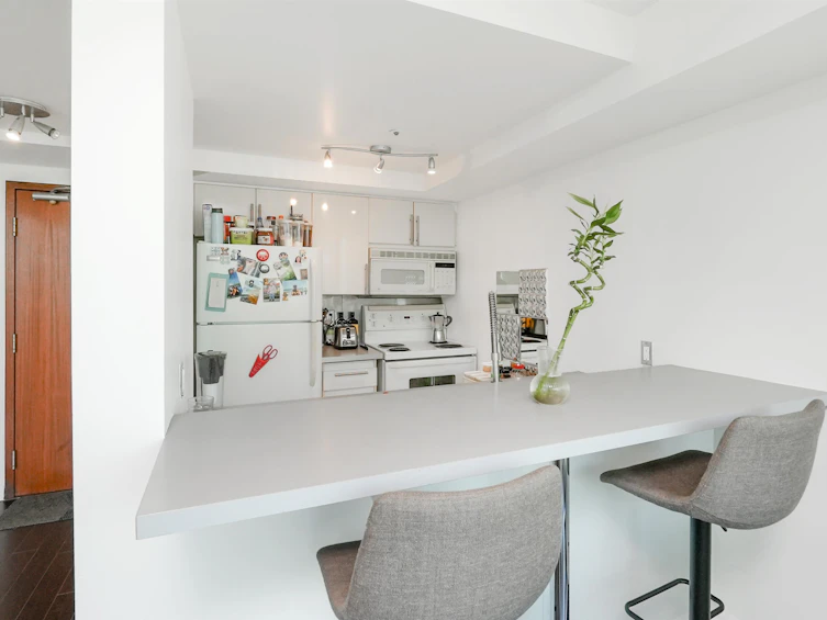 1704-555 Jervis Street, Vancouver, BC, V6E 4N1 - 4