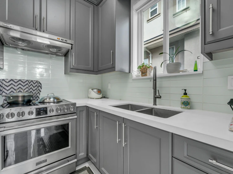 5842 Portland Street, Burnaby, BC, V5J 2R8 - 16