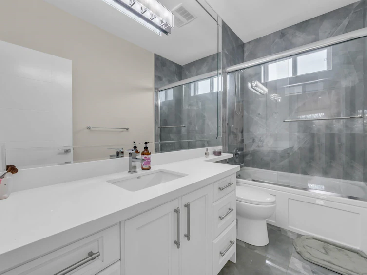 5842 Portland Street, Burnaby, BC, V5J 2R8 - 20