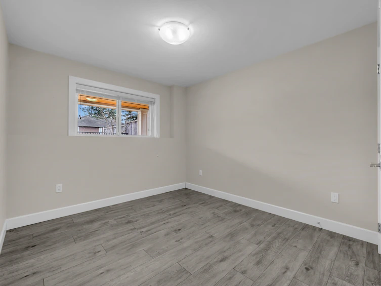 5842 Portland Street, Burnaby, BC, V5J 2R8 - 31