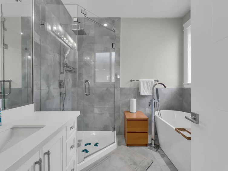 5842 Portland Street, Burnaby, BC, V5J 2R8 - 18