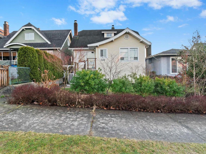 3578 Triumph Street, Vancouver BC V5K 1V1