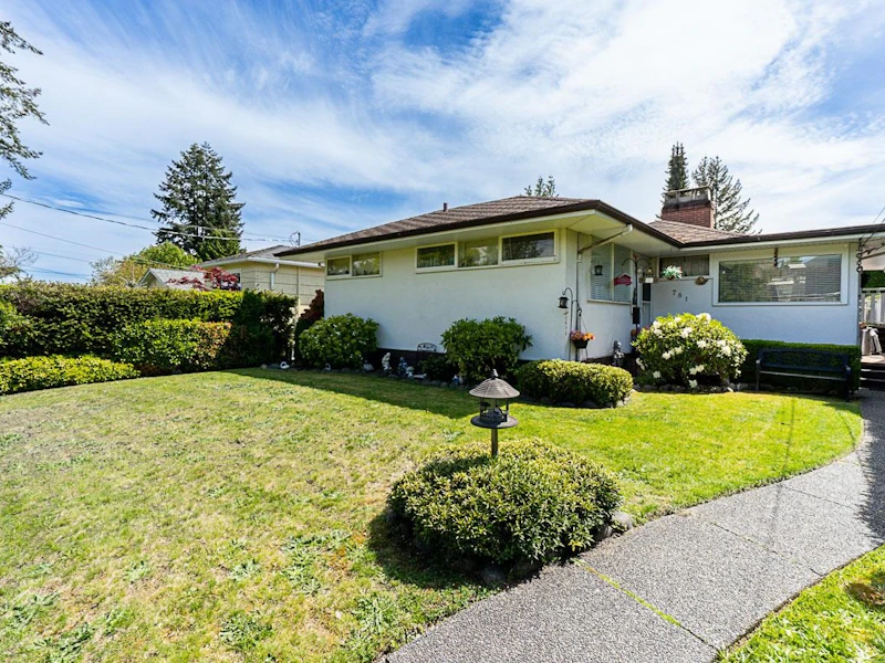 781 E 9th Street, North Vancouver BC V7L 2C1