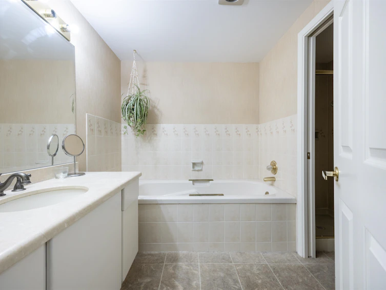 110-15300 17 Avenue, Surrey, BC, V4A 8Y6 - 2